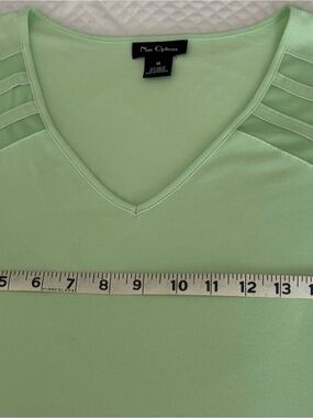 Nue Options Light Mint Green V-Neck Short Sleeve Top